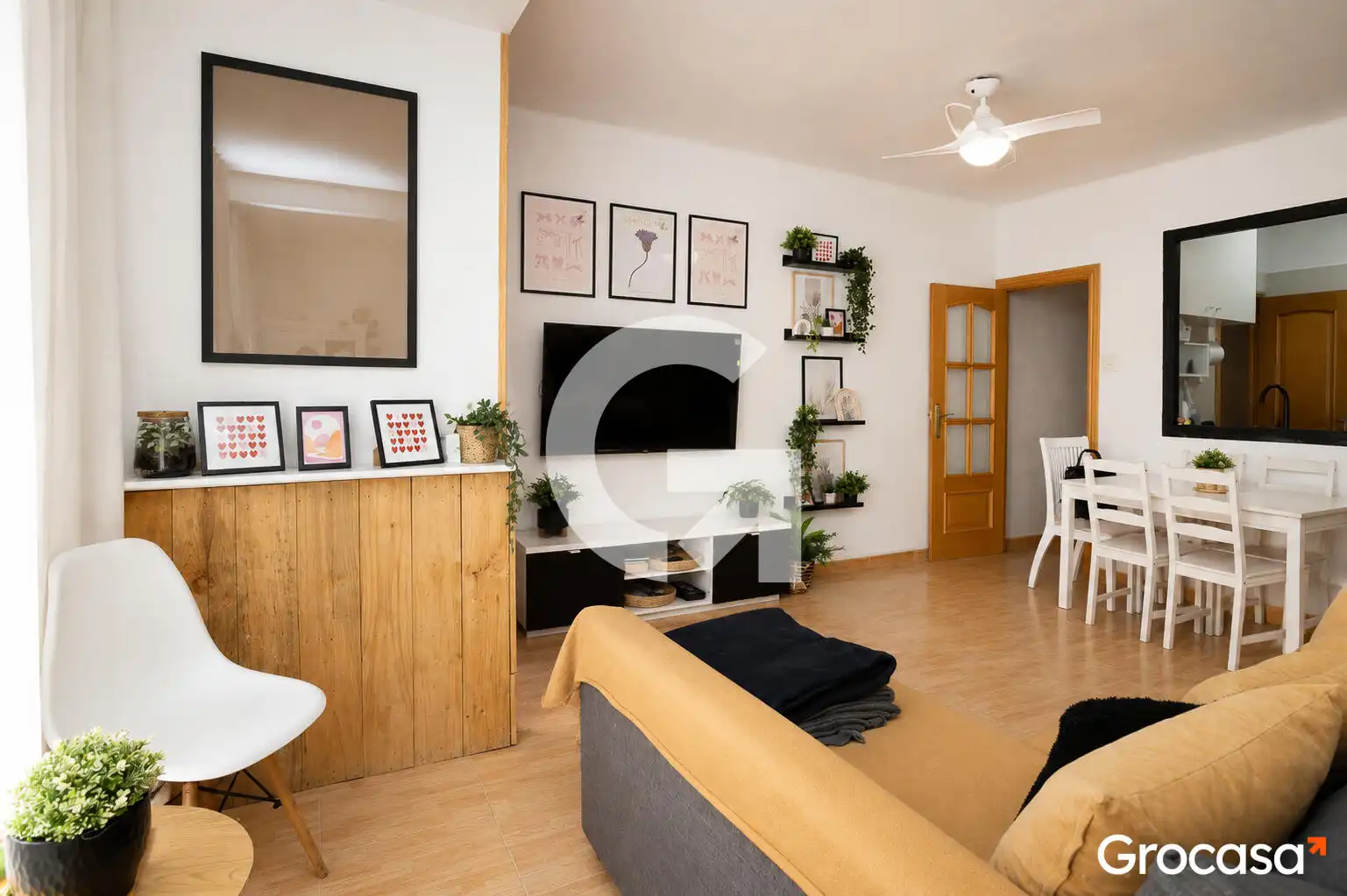 Sala d'estar de Pis en venda en L'Hospitalet de Llobregat amb Forn i Balcó