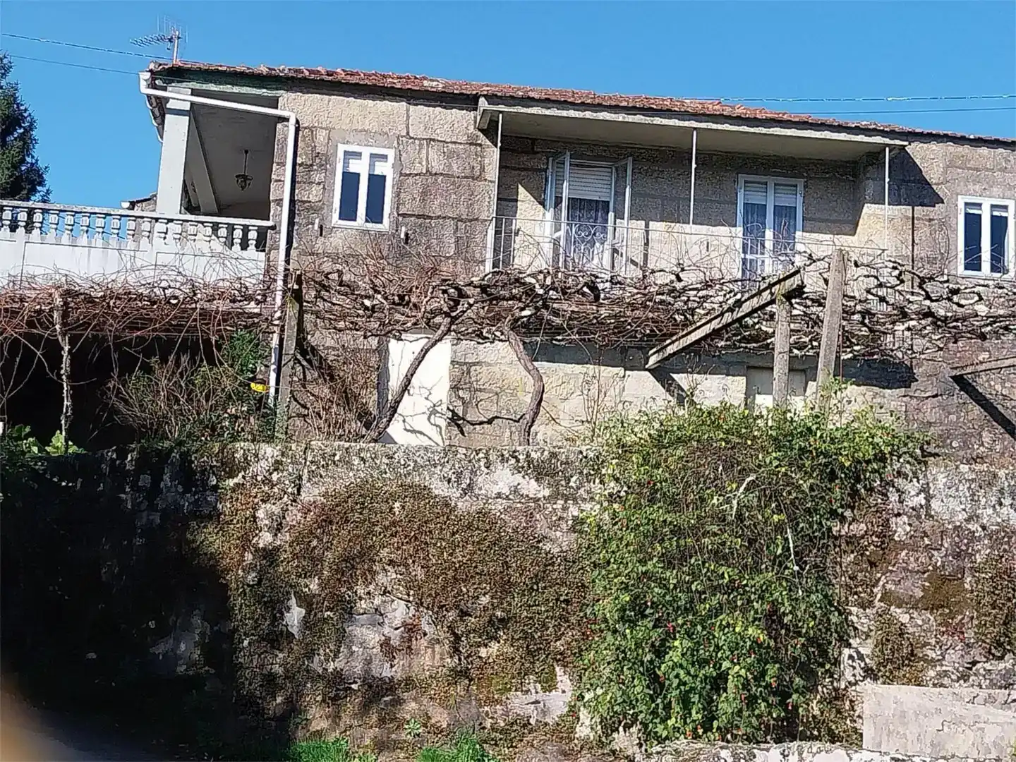 Vista exterior de Finca rústica en venda en Ponte Caldelas amb Balcó