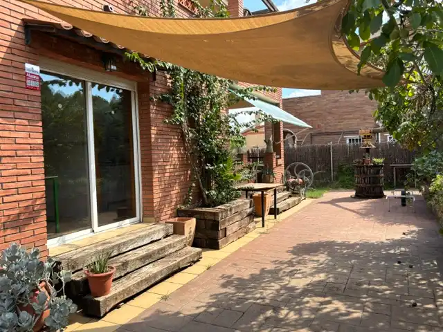 Casa amb jardí en venda a Sant Andreu de la Barca, imagen 3
