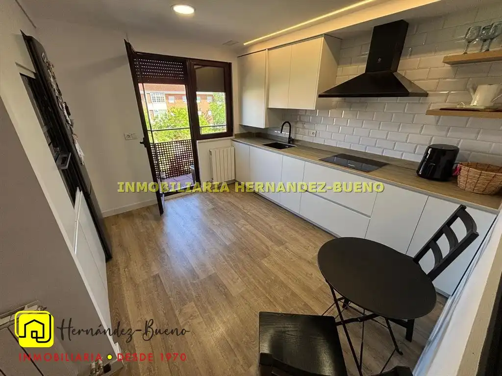 Vista exterior de Dúplex de alquiler en Salamanca con Calefacción, Terraza y Piscina