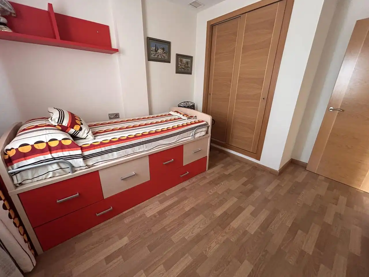 Dormitori de Planta baixa de lloguer en Rincón de la Victoria amb Parquet, Terrassa i Moblat