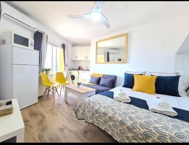 Bedroom of Study to rent in Benalmádena  with Air Conditioner, Heating and Private garden