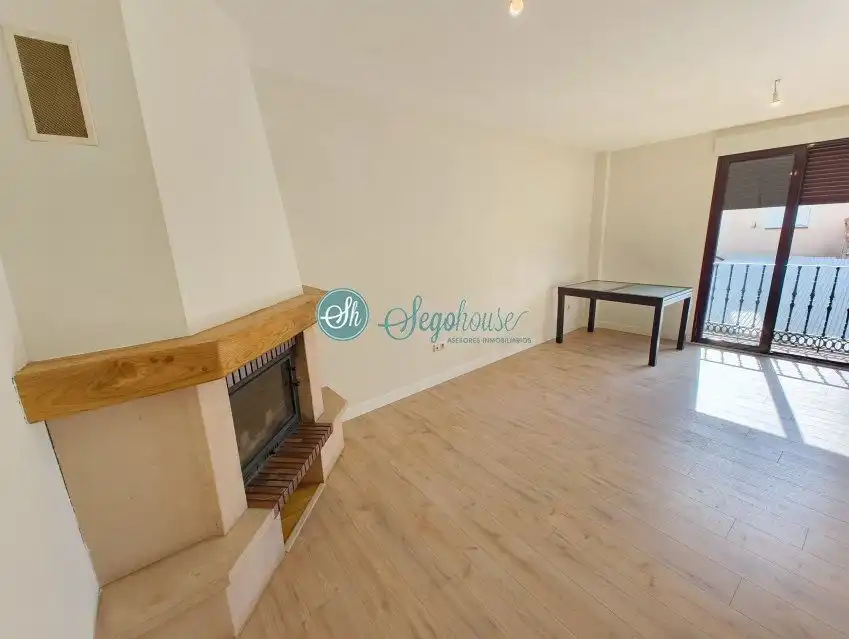 Sala d'estar de Pis en venda en La Lastrilla  amb Calefacció i Traster