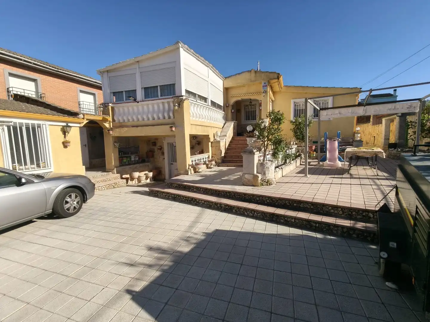 Vista exterior de Casa o xalet en venda en Casarrubios del Monte amb Aire condicionat, Calefacció i Jardí privat