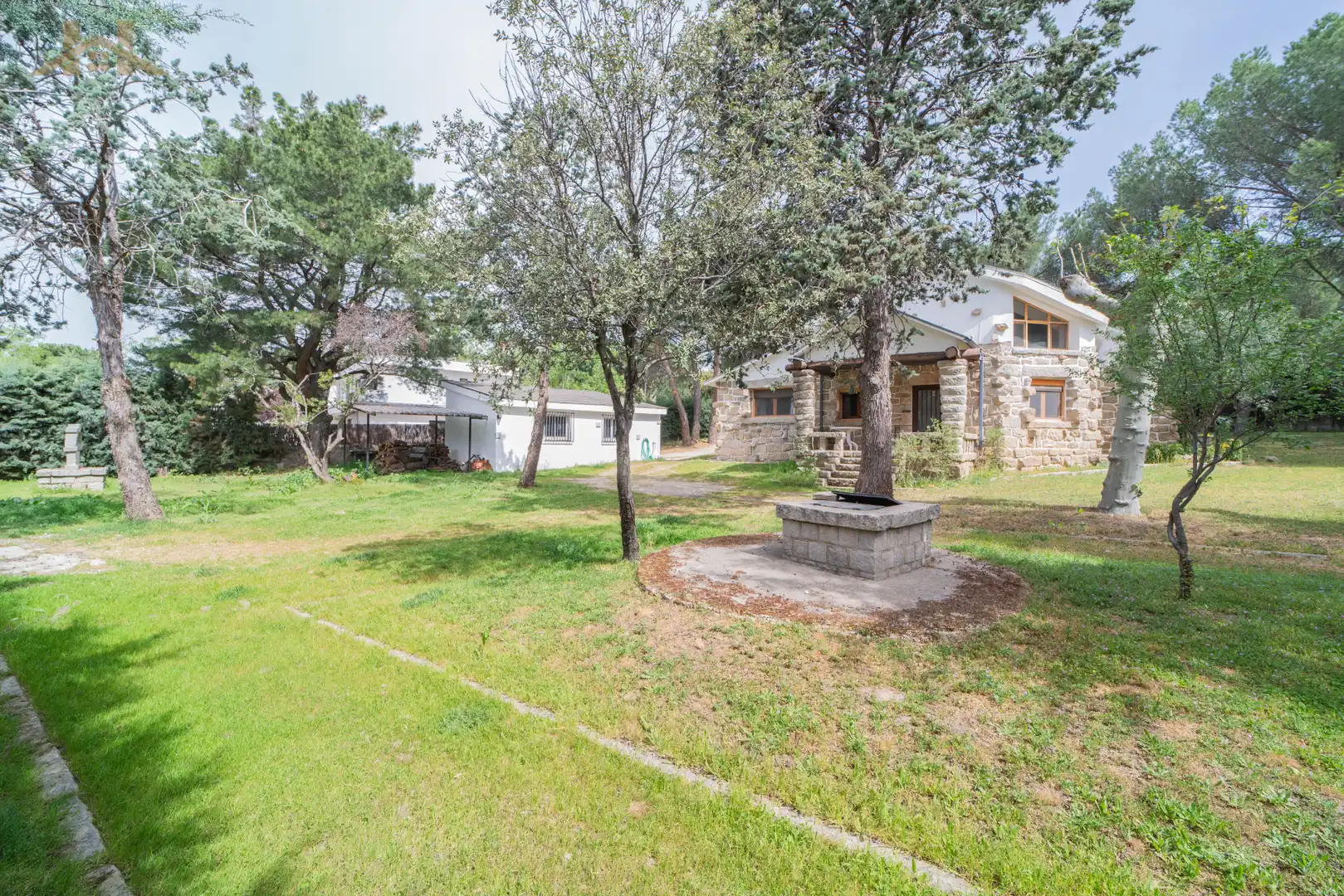 Vista exterior de Casa o xalet en venda en Guadarrama amb Calefacció, Jardí privat i Piscina