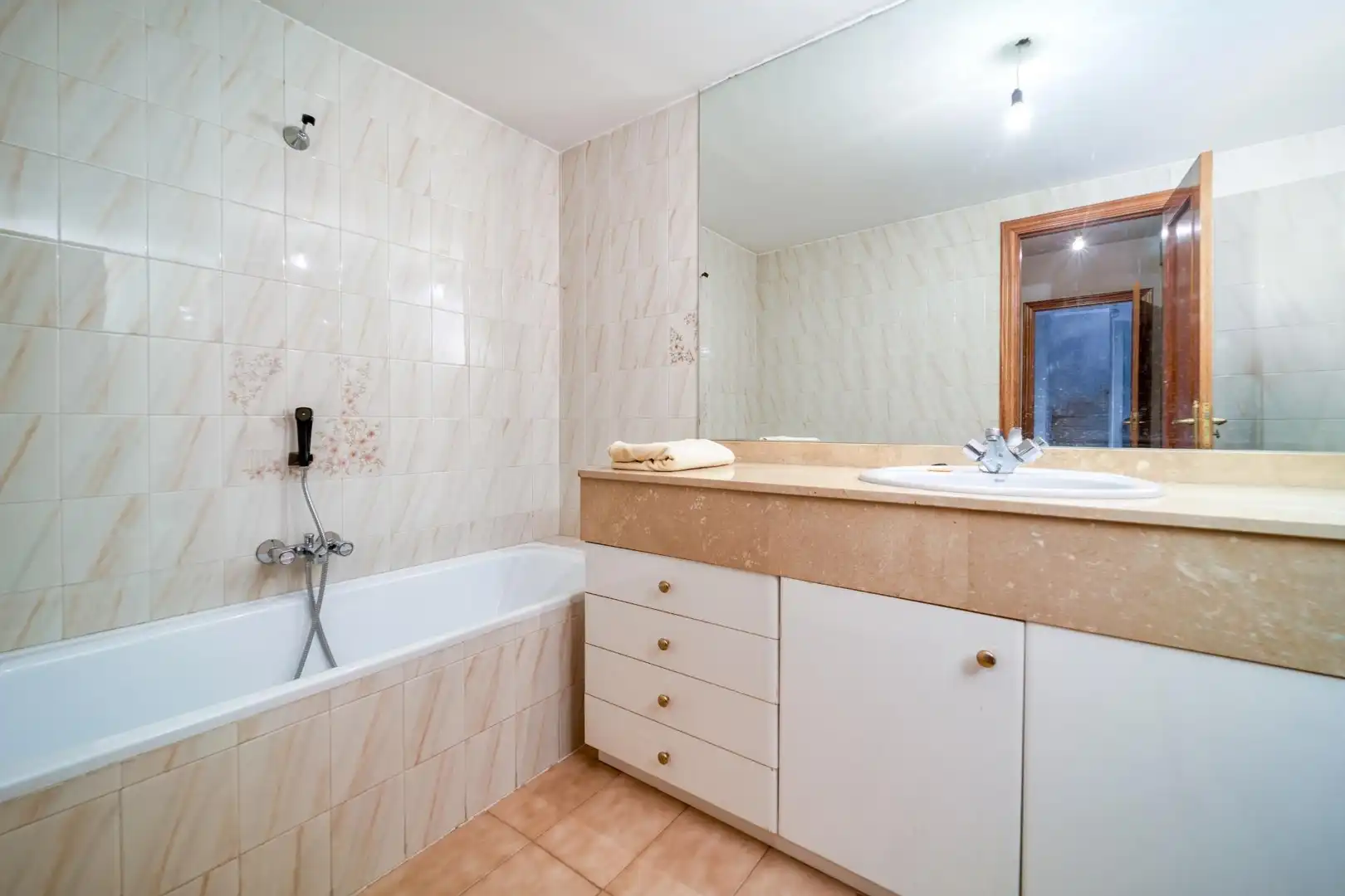 Baño de Casa adosada en venta en Pozuelo de Alarcón con Calefacción, Jardín privado y Terraza