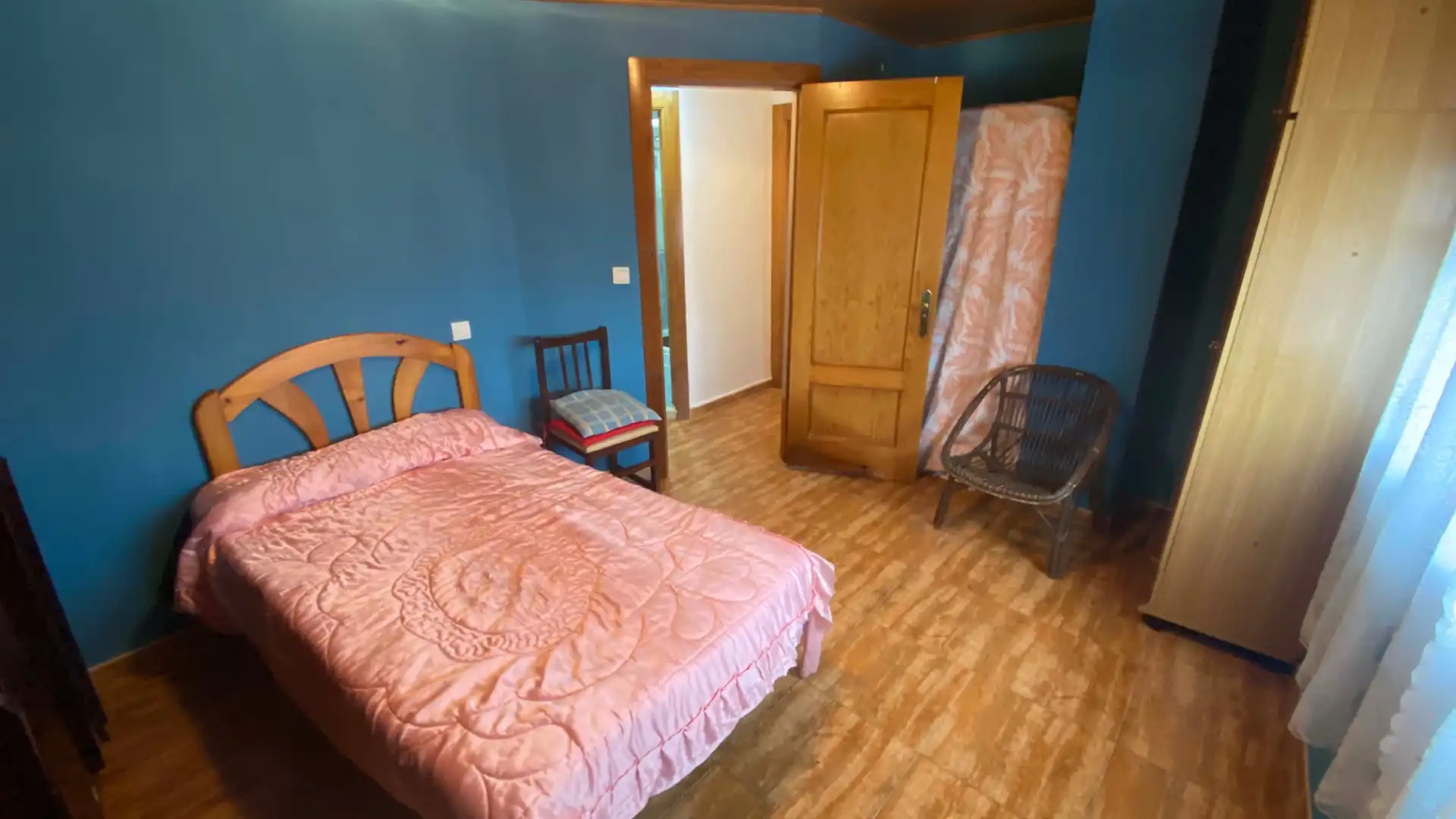 Habitación de Casa o chalet en venta en San Martín del Rey Aurelio con Jardín privado, Trastero y Amueblado