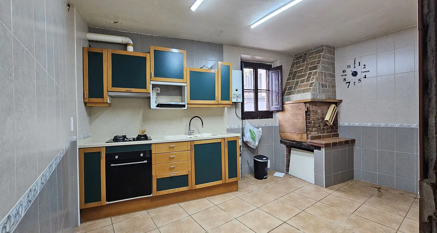 Cuina de Finca rústica en venda en Breda amb Calefacció, Jardí privat i Terrassa