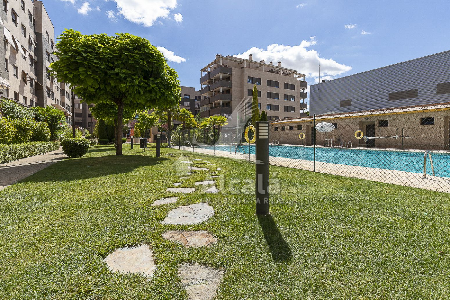 Piscina de Piso en venta en Alcalá de Henares con Aire acondicionado, Calefacción y Jardín privado