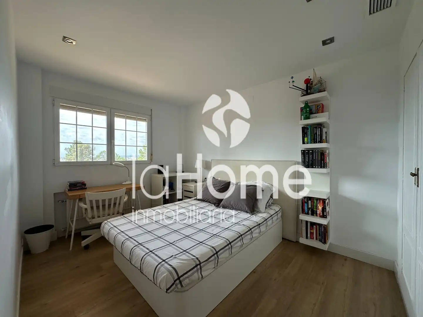 Habitación de Casa o chalet en venta en Paterna con Aire acondicionado, Calefacción y Jardín privado
