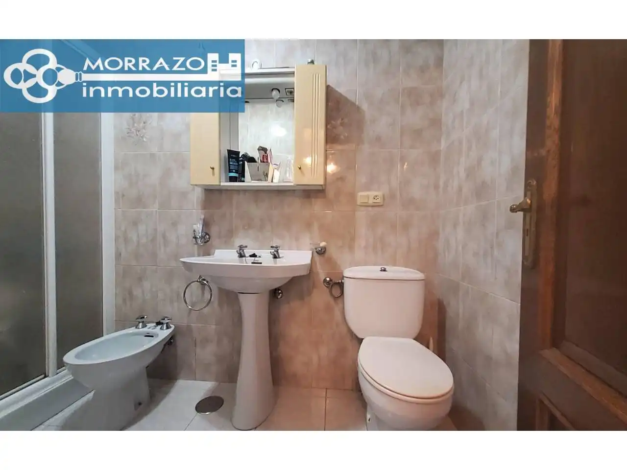 Bany de Casa o xalet en venda en Bueu amb Calefacció, Parquet i Moblat