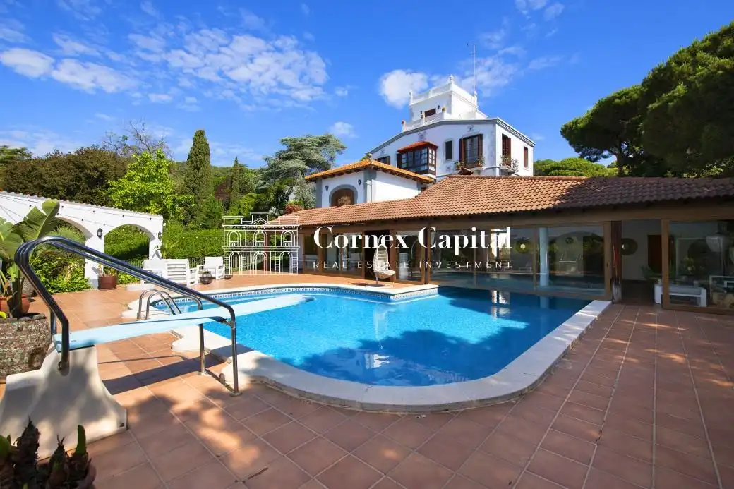 Maison rustique avec piscine à vendre à Llavaneres