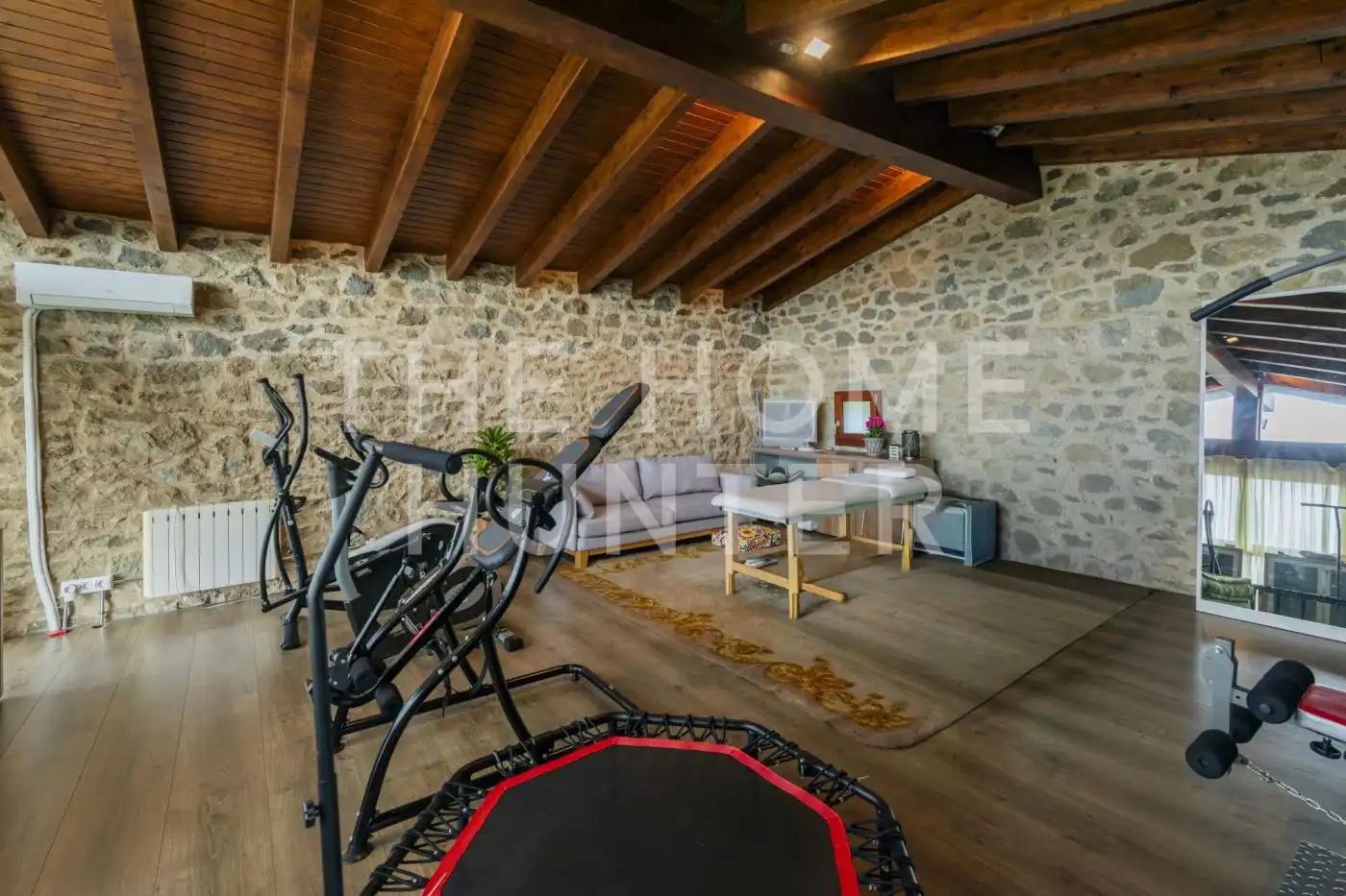 Sala d'estar de Finca rústica en venda en Sant Aniol de Finestres amb Aire condicionat, Calefacció i Jardí privat
