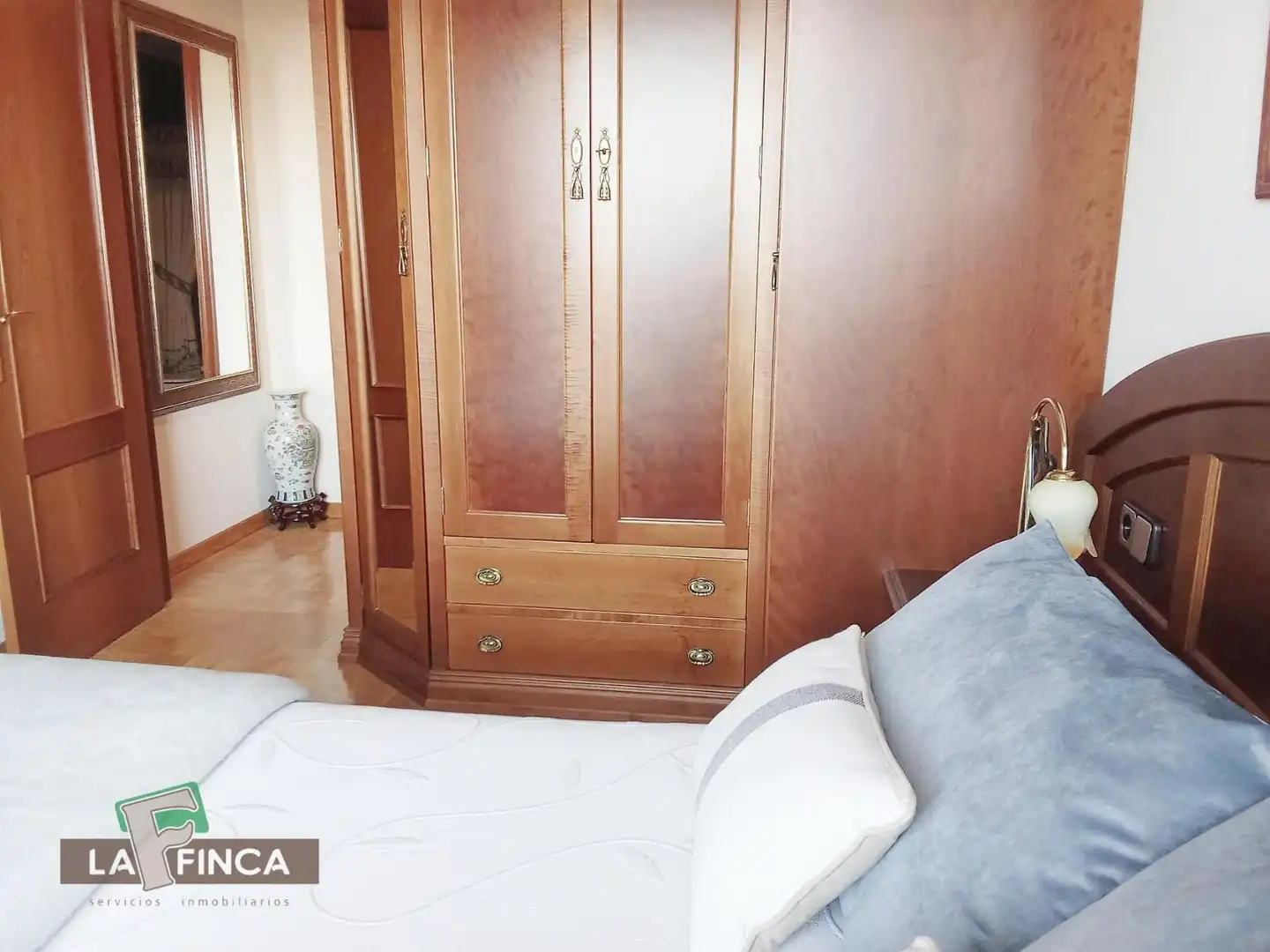 Habitación de Dúplex en venta en Oviedo  con Calefacción, Parquet y Trastero