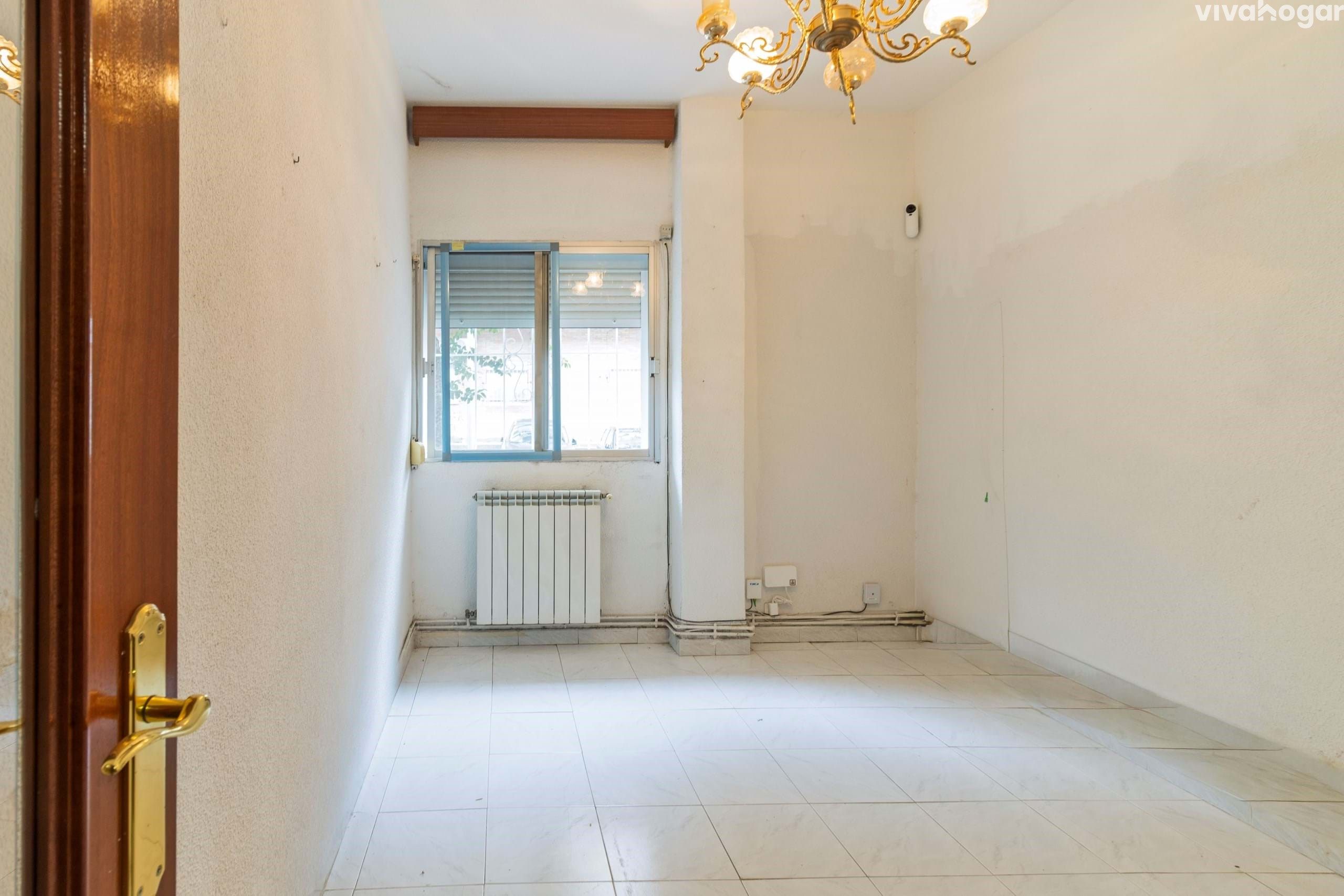 Piso en venta en COMERCIAL, Palomeras Bajas