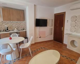 Living room of Flat to rent in  Granada Capital  with Air Conditioner, Heating and Furnished