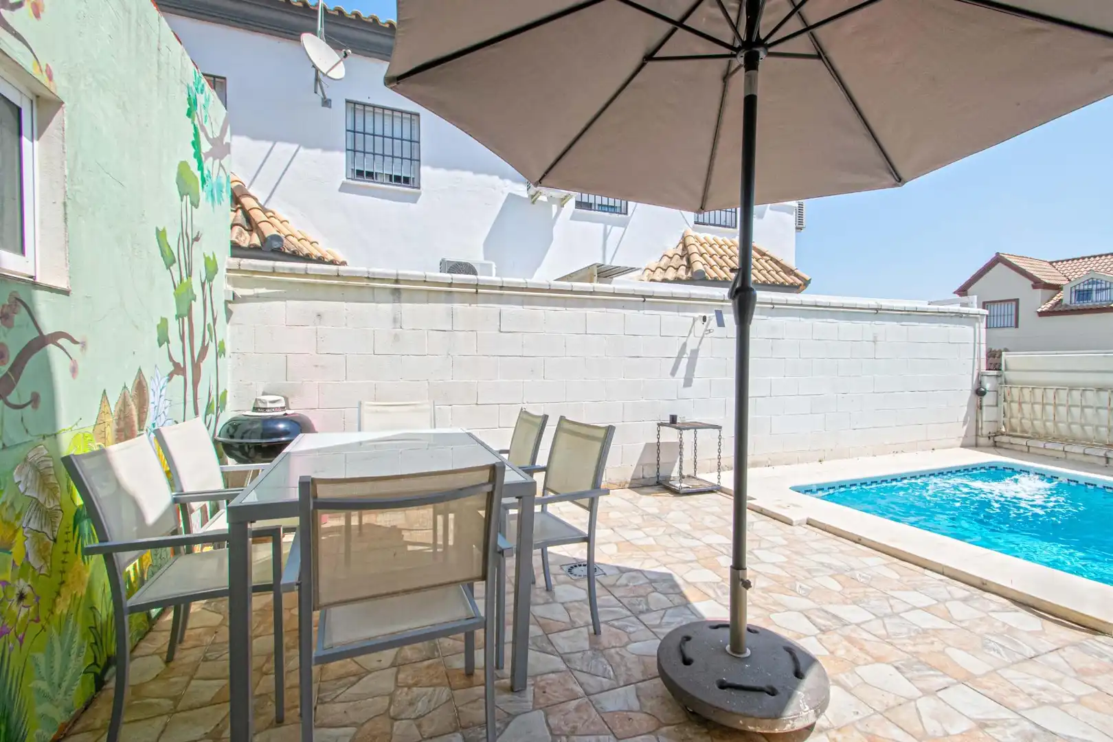 Terrassa de Casa adosada en venda en Espartinas amb Aire condicionat, Jardí privat i Traster
