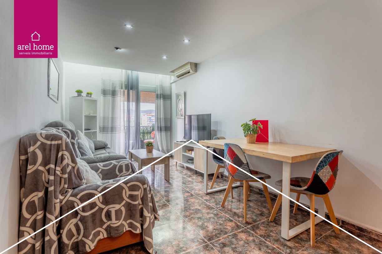 Exterior view of Flat for sale in Santa Coloma de Gramenet  with Air Conditioner, Heating and Balcony