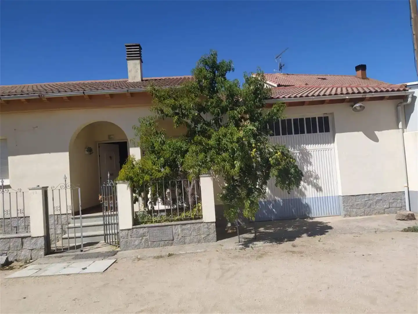 Vista exterior de Casa o chalet en venta en Fontiveros
