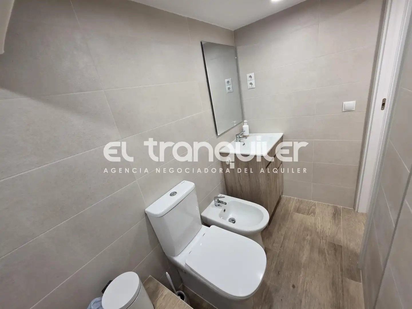Bathroom of Duplexes for rent in Madrid  with Furnished and Washing machine
