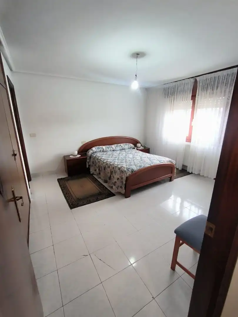Habitación de Casa o chalet en venta en Medina de Pomar con Calefacción, Jardín privado y Terraza