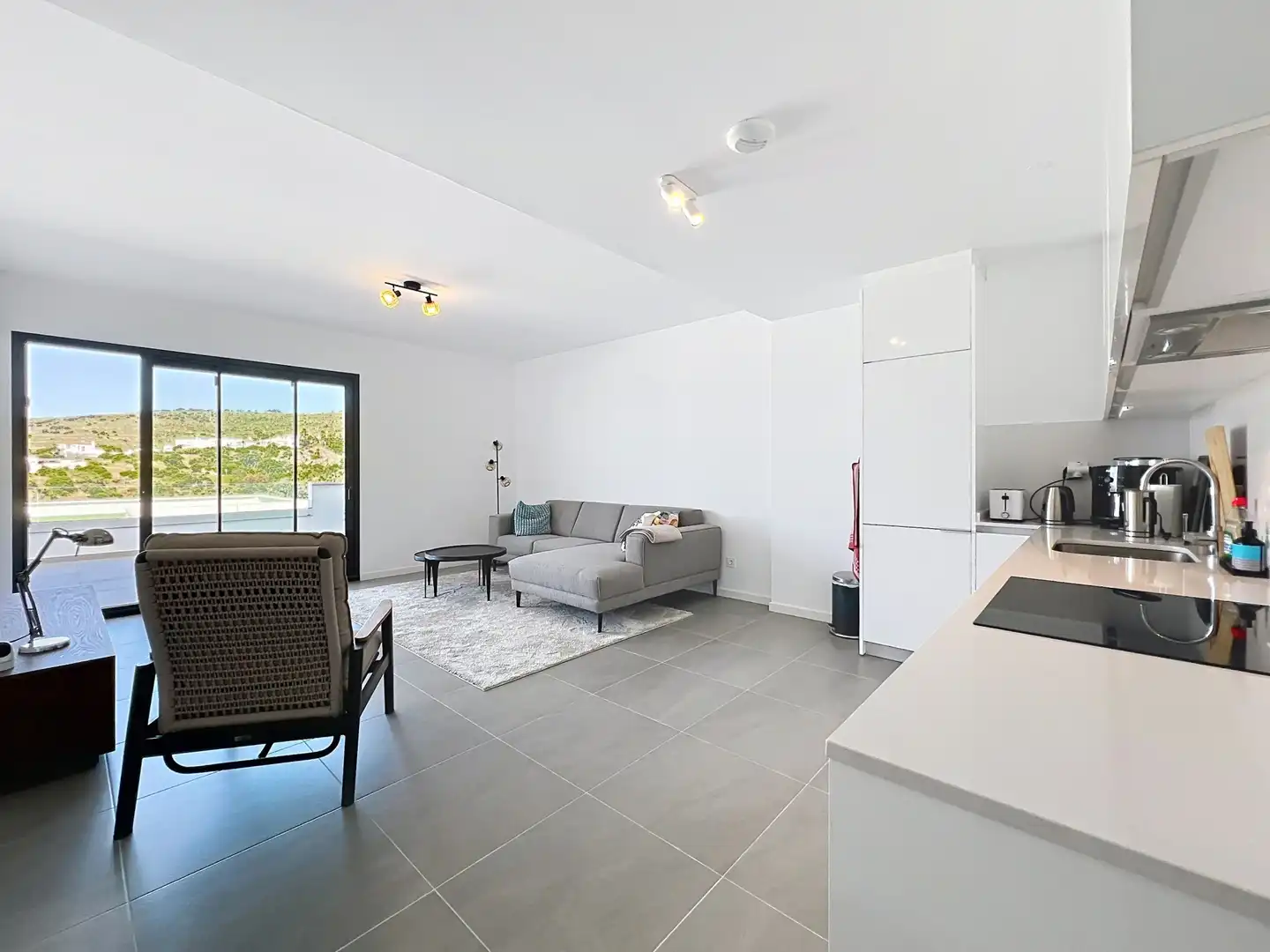 Wohnzimmer von Einfamilien-Reihenhaus zum Verkauf in Manilva mit Klimaanlage, Terrasse und Abstellraum