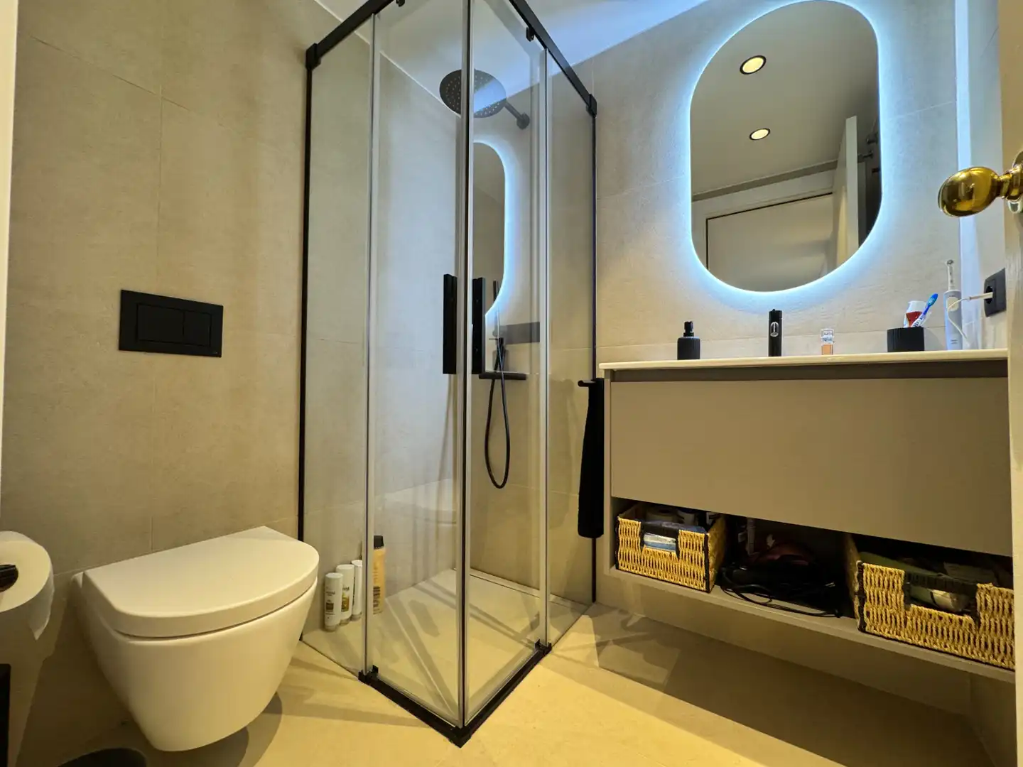 Baño de Piso en venta en Girona con Aire acondicionado, Calefacción y Trastero