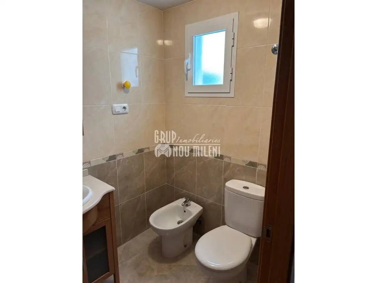 Badezimmer von Wohnung zur Miete in Catarroja mit Klimaanlage, Abstellraum und Balkon