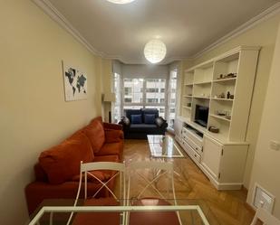 Living room of Flat to rent in  Madrid Capital  with Air Conditioner, Heating and Parquet flooring