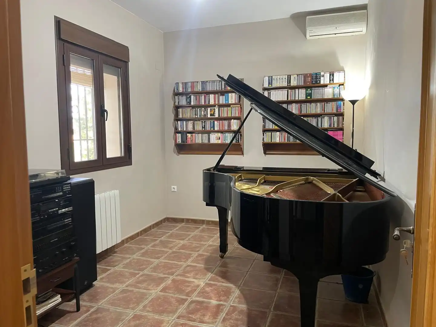 Living room of Country homes for sale in Cabra  with Air Conditioner, Heating and Private garden