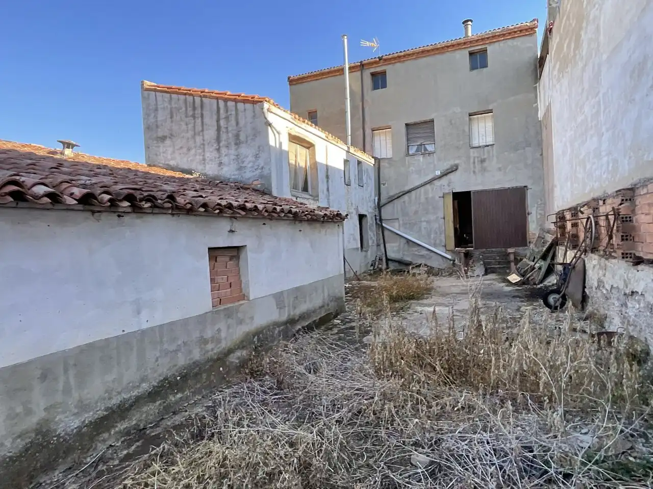 Vista exterior de Casa o chalet en venta en Villar de Torre con Calefacción y Amueblado