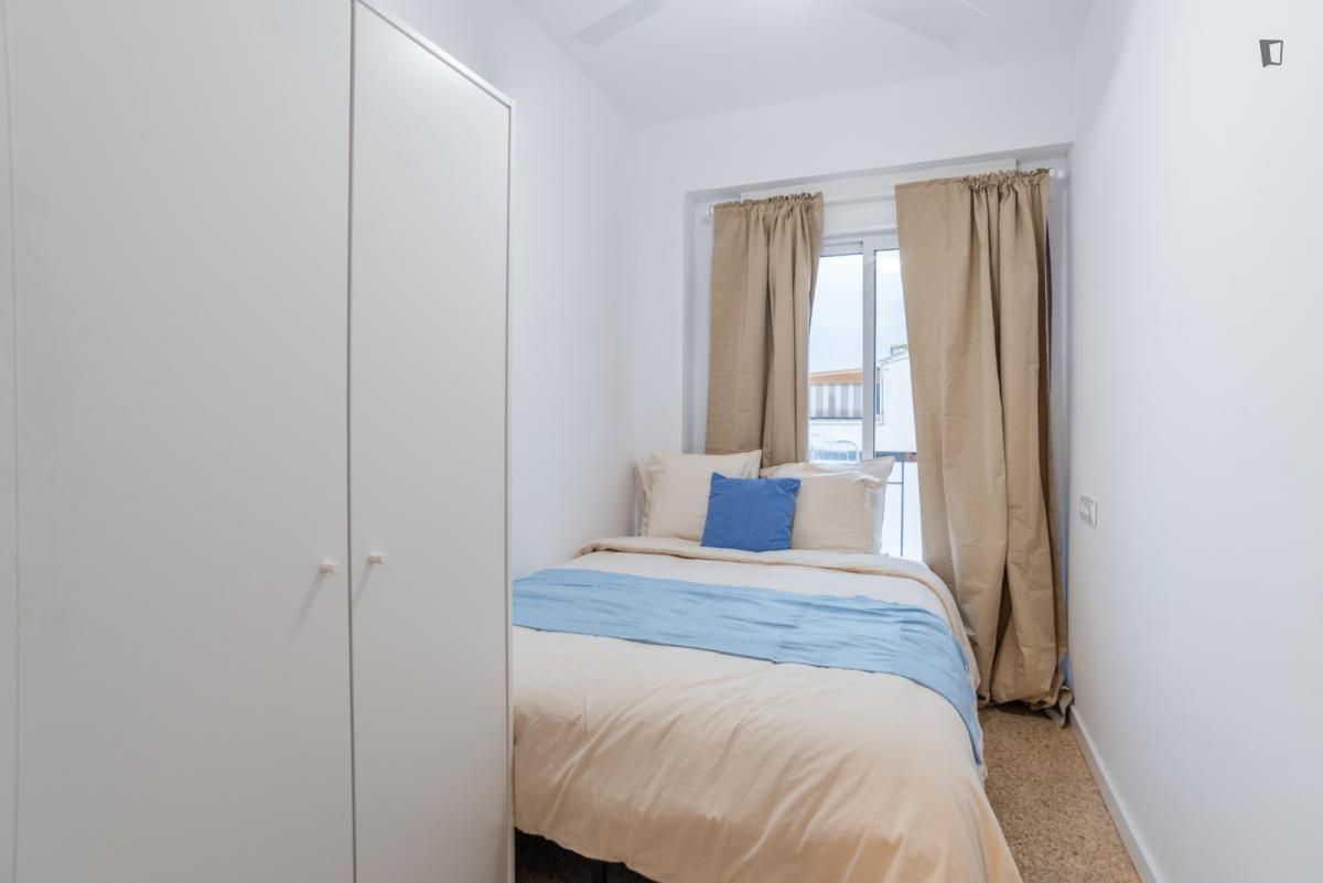 Dormitori de Apartament per a compartir en Paterna amb Moblat, Forn i Rentadora