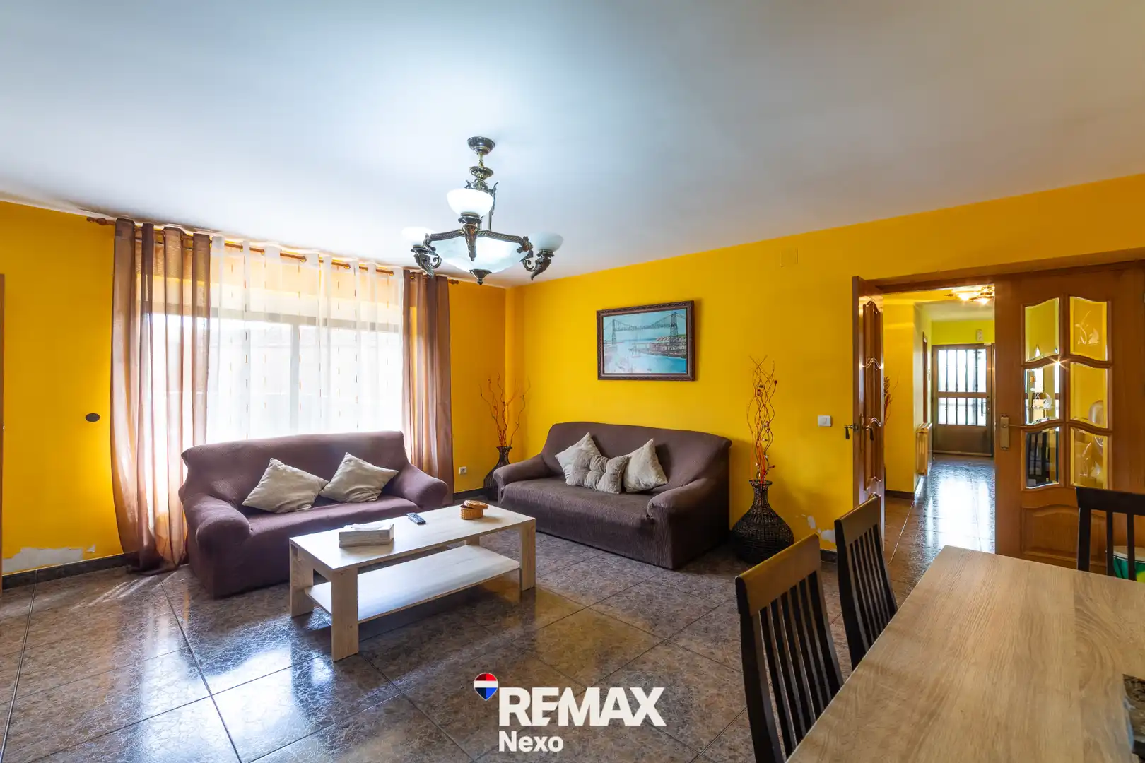 Sala d'estar de Casa adosada en venda en San Agustín del Pozo amb Jardí privat, Traster i Moblat