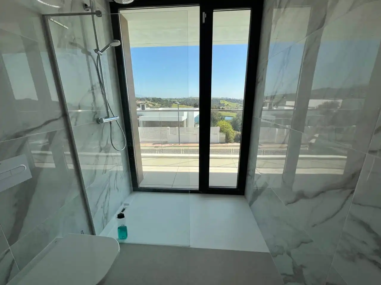 Baño de Casa o chalet en venta en Estepona con Aire acondicionado, Calefacción y Jardín privado