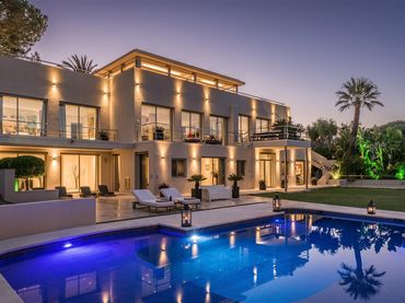 Casa con piscina en venta en Nueva Andalucía