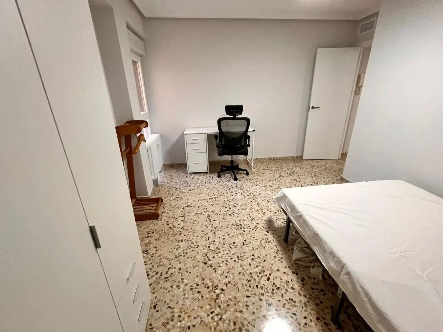 Dormitori de Pis de lloguer en Zaragoza amb Aire condicionat, Calefacció i Moblat