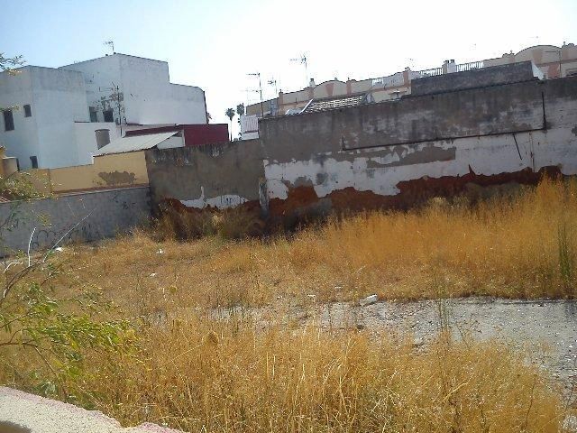 Terreny industrial en venda en Dos Hermanas