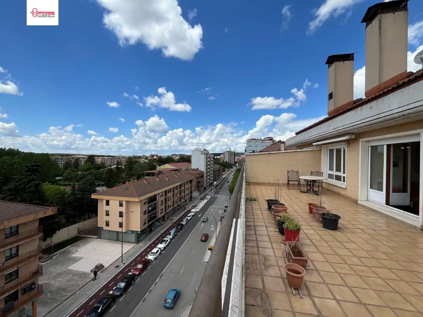 Vista exterior de Ático en venta en Burgos con Calefacción, Parquet y Terraza