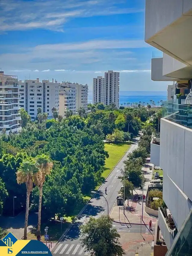Vista exterior de Piso en venta en Alicante / Alacant con Terraza, Amueblado y Piscina comunitaria