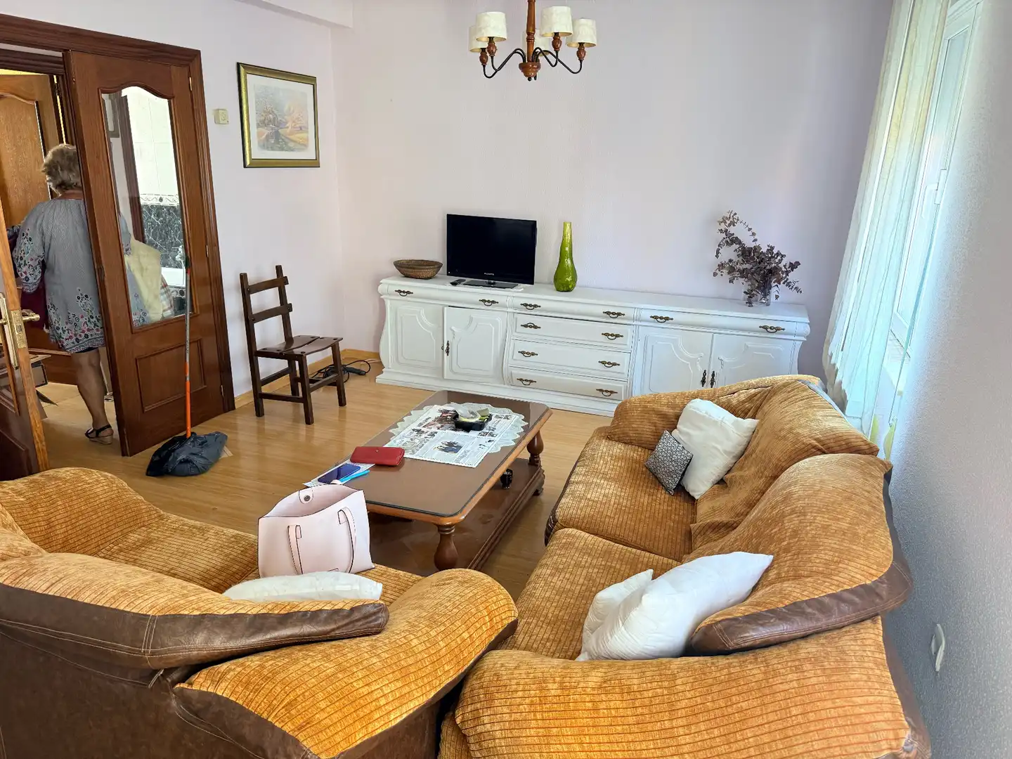 Sala d'estar de Apartament de lloguer en León Capital  amb Calefacció, Moblat i Forn