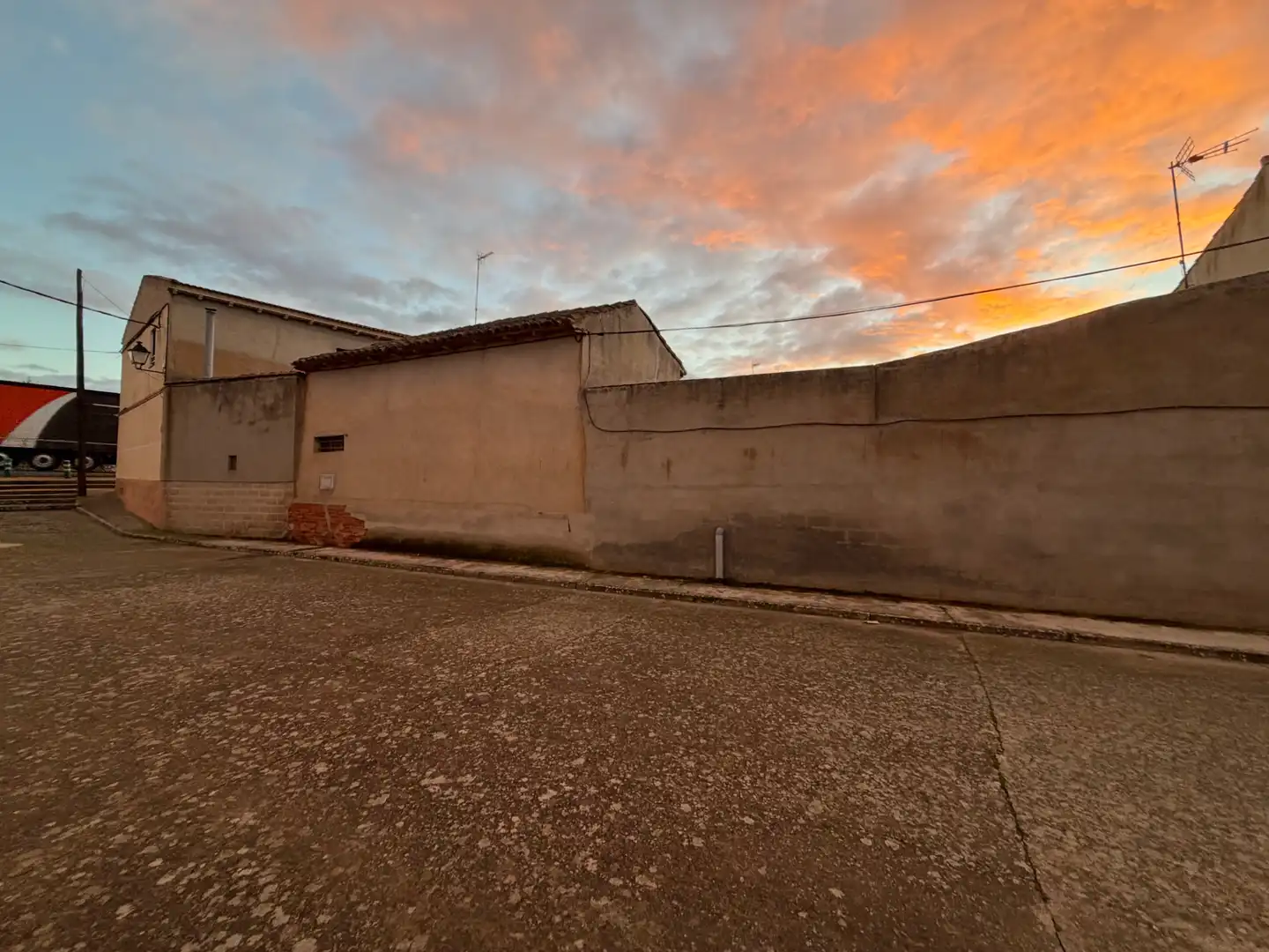 Vista exterior de Finca rústica en venda en Valdunquillo amb Calefacció, Terrassa i Traster