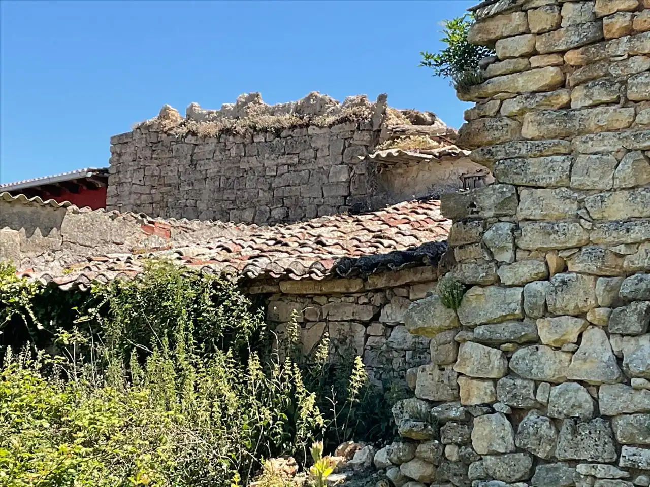 Houses for sale in Real , Sotresgudo