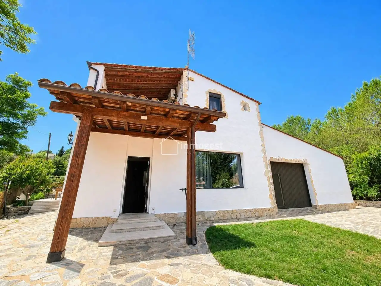 Vista exterior de Casa o chalet de alquiler en Sarrià de Ter con Aire acondicionado, Calefacción y Jardín privado