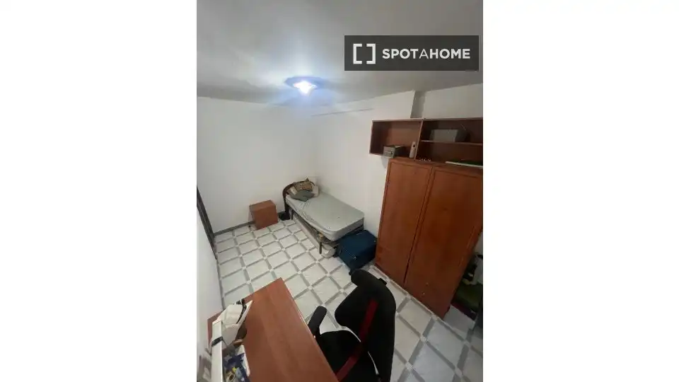 Room in Romareda