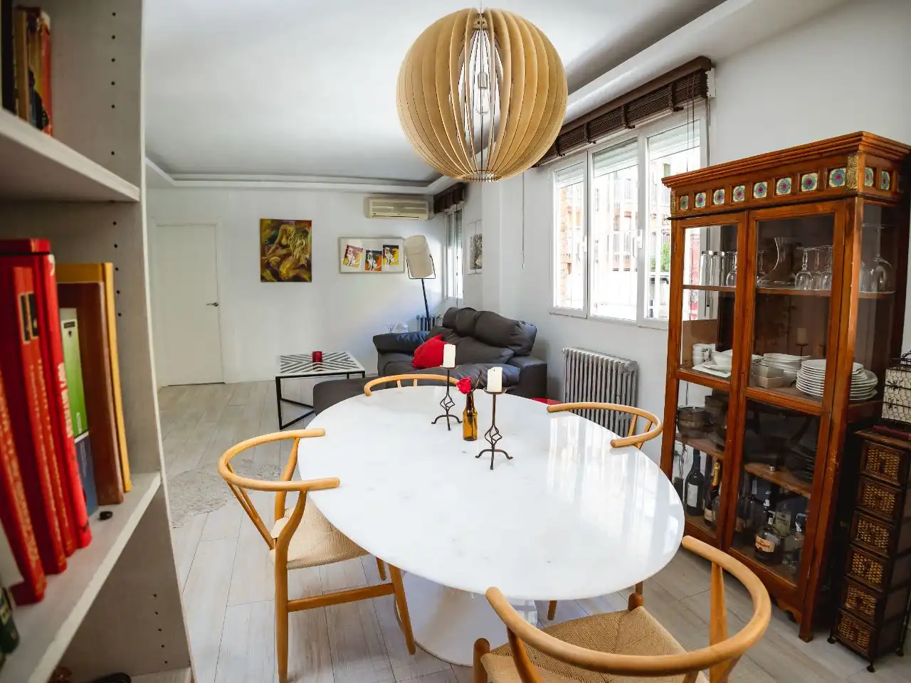 Menjador de Apartament de lloguer en Madrid amb Aire condicionat, Calefacció i Moblat