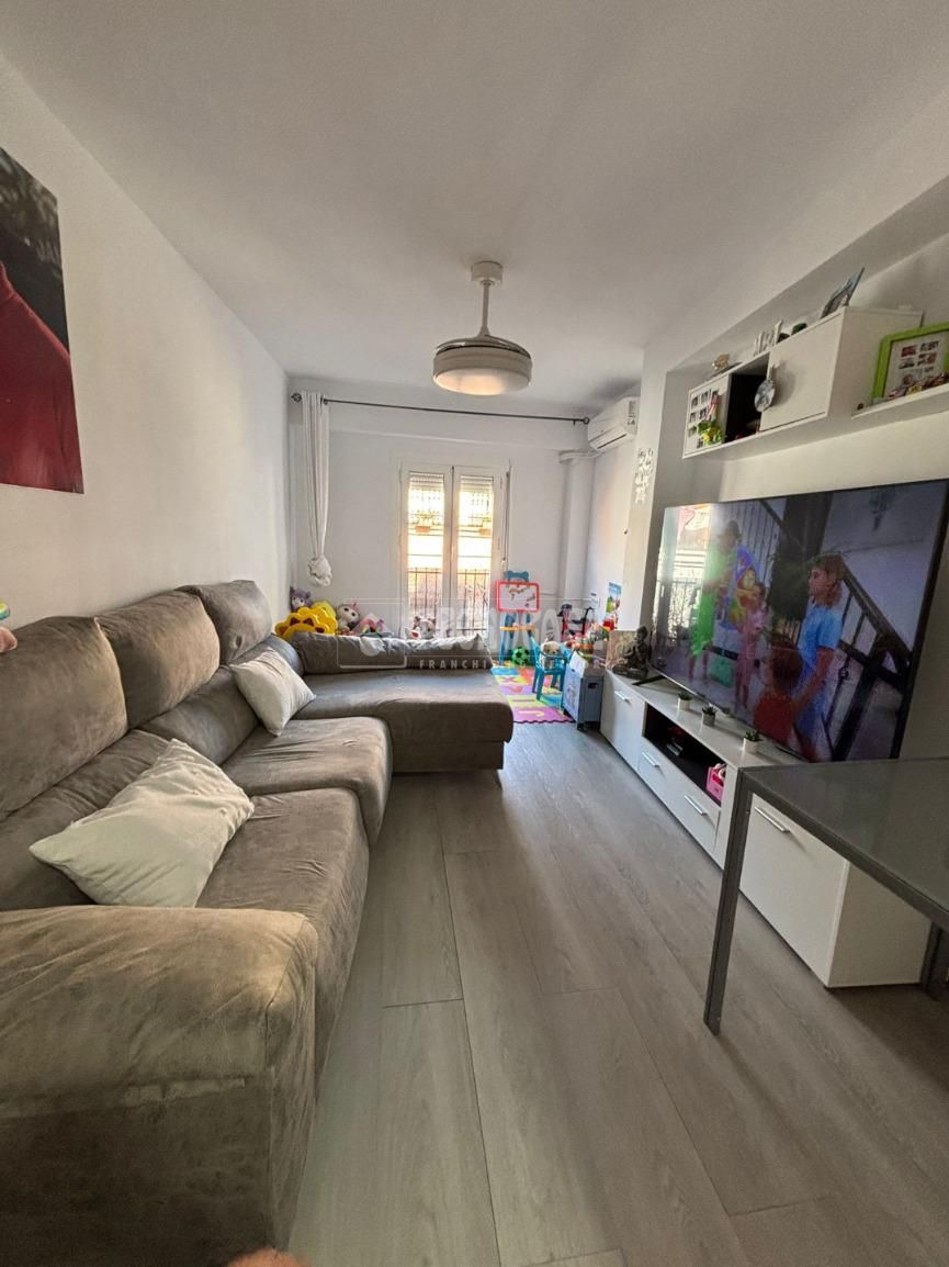 Wohnzimmer von Wohnung zum Verkauf in  Almería Capital mit Klimaanlage