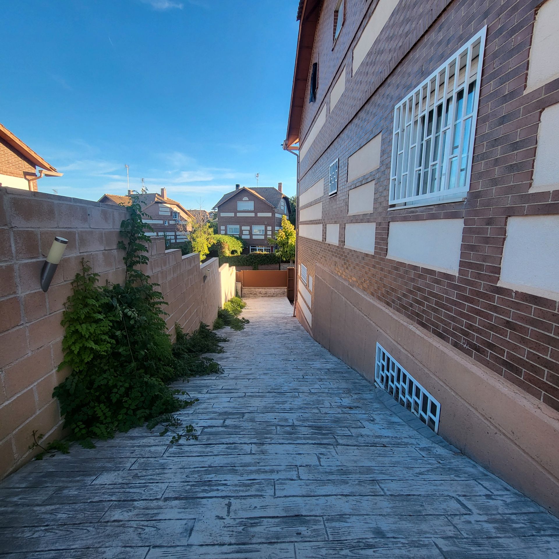 Vista exterior de Casa o xalet en venda en Seseña amb Calefacció, Jardí privat i Terrassa