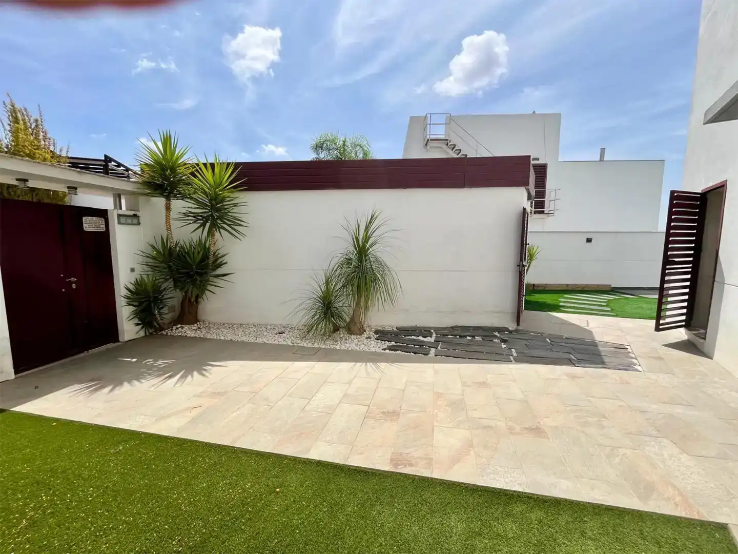 Terrassa de Casa o xalet en venda en Montequinto amb Aire condicionat, Piscina i Balcó