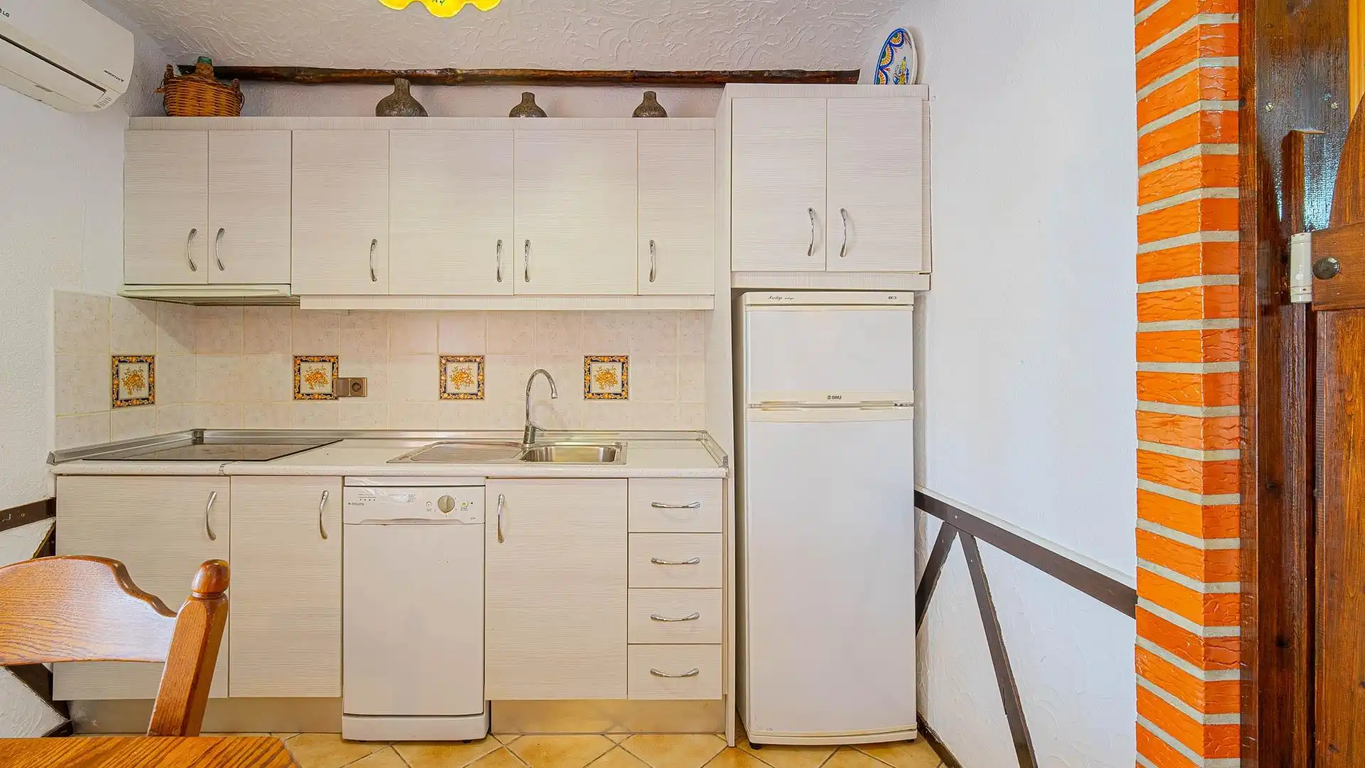 Cocina de Casa adosada en venta en Torrevieja con Aire acondicionado, Terraza y Amueblado