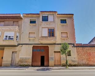 Vista exterior de Casa adosada en venda en Funes amb Terrassa